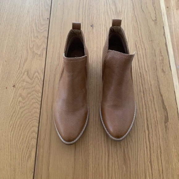 Tan Leather Booties size 7. New condition - Picture 2 of 4